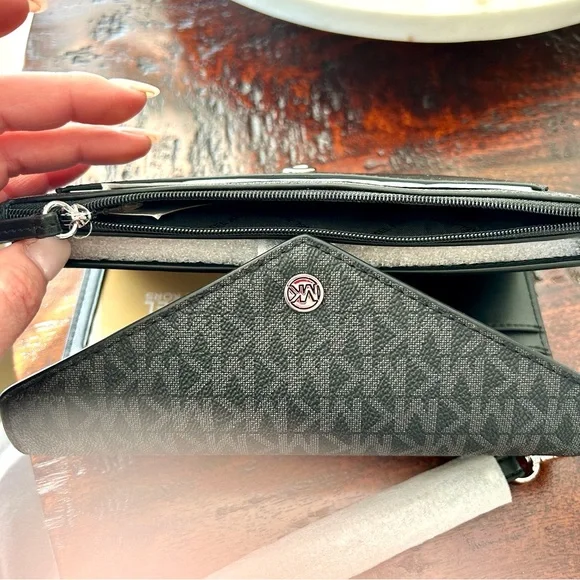 NWT Michael Kors Black Jetset Signature Logo Envelope Wristlet - Picture 8 of 13